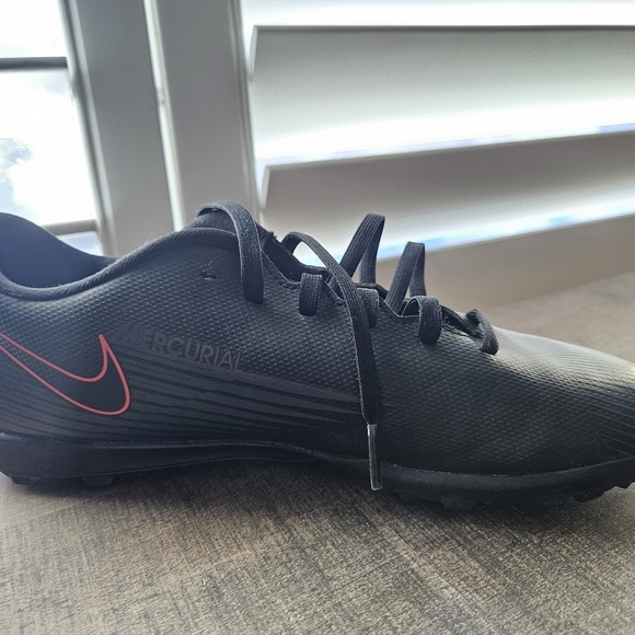 Nike Black Soccer Cleats NEW size 7. Boys Sports - Picture 9 of 11